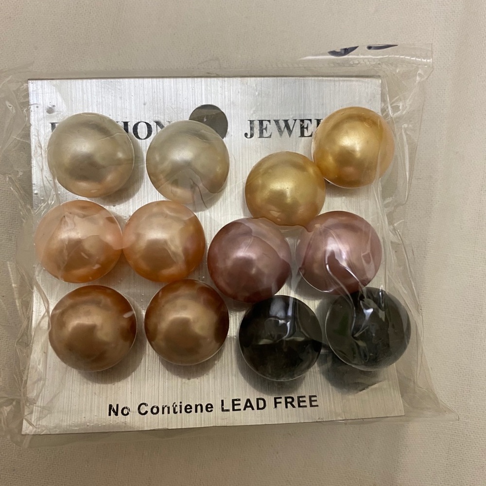 🦋4/$20 Fashion Jewelry Post Pierced Earrings 6pr - Picture 2 of 3